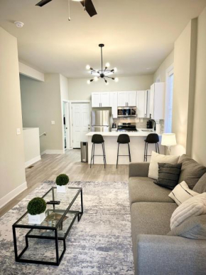 SMART STAYS - Pristine 3bd Oasis in Chicago #1R